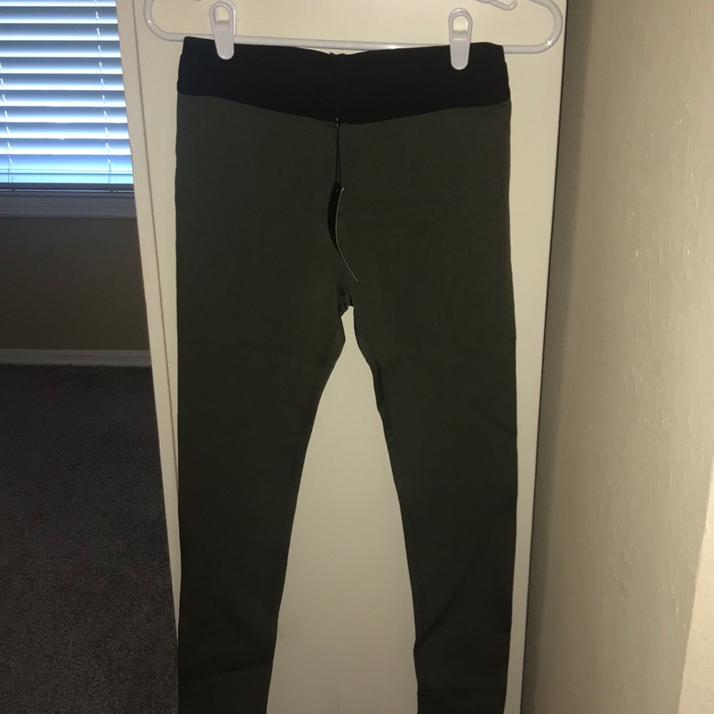 BCBGMAXAZRIAN Women’s dark green leggings